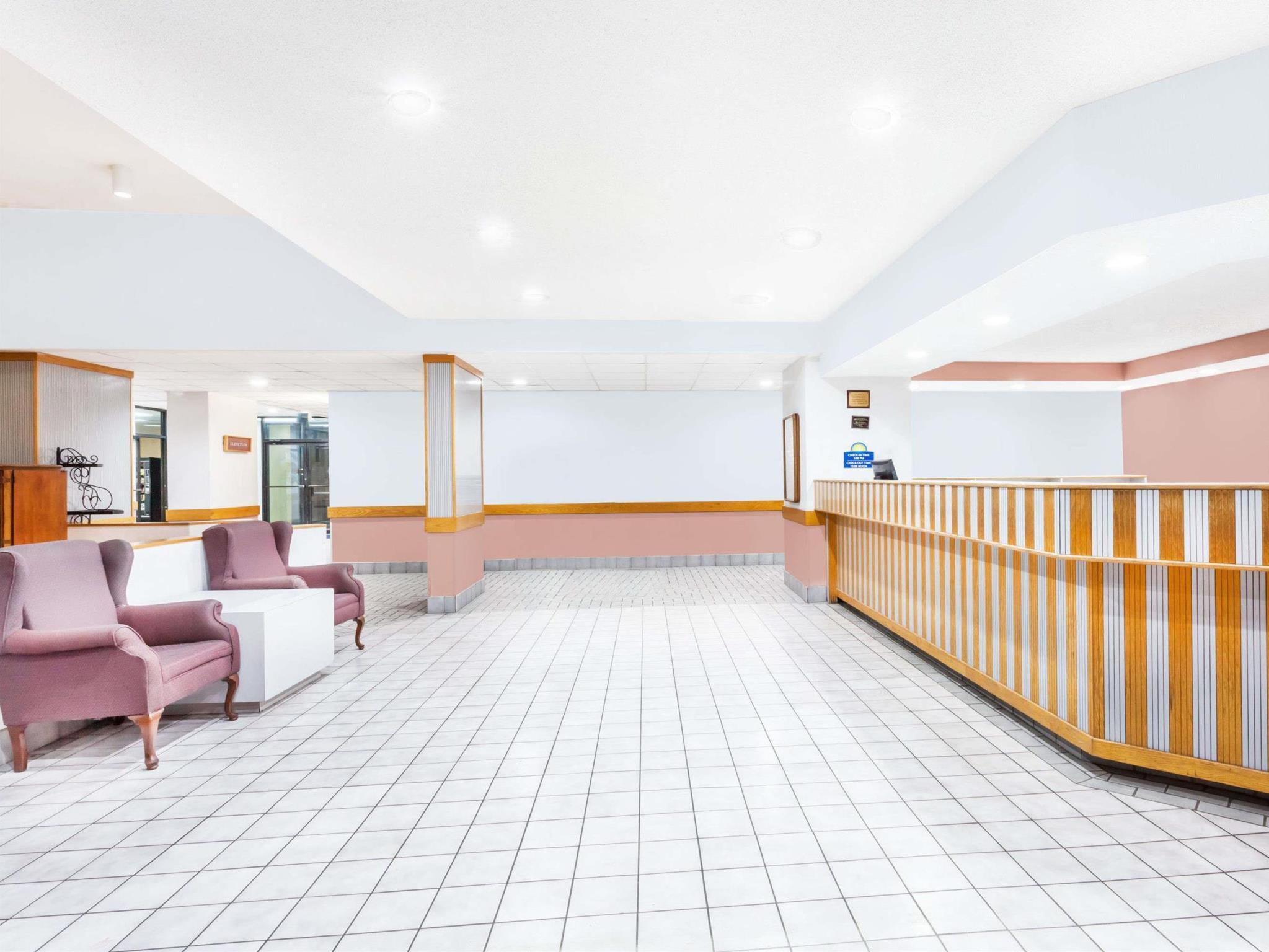 Days Inn & Suites By Wyndham Se Columbia Ft Jackson Esterno foto