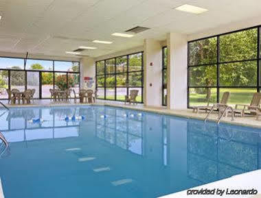 Days Inn & Suites By Wyndham Se Columbia Ft Jackson Esterno foto